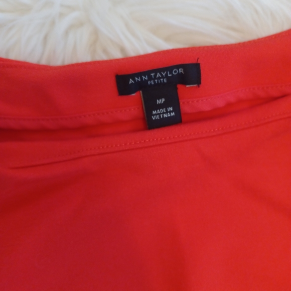 {Ann Taylor} Petite Sleeveless Top - Picture 2 of 4